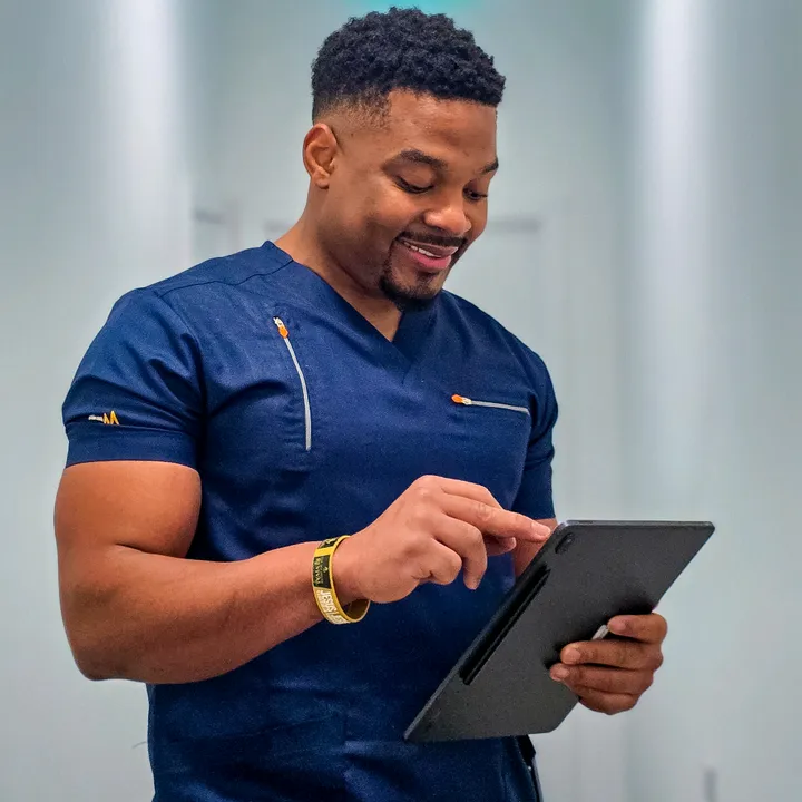 Izzy | Nurse & Finance Coach