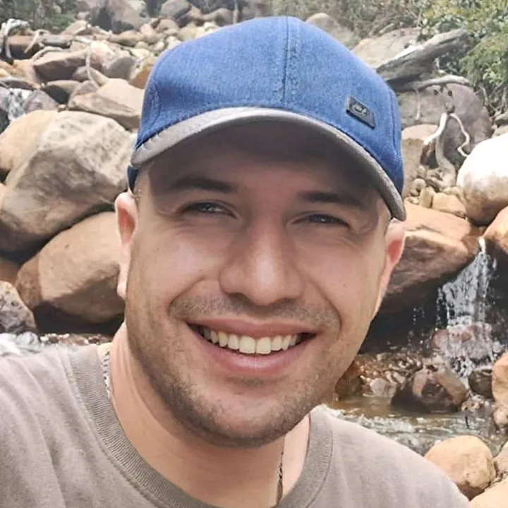 Alex Comunica