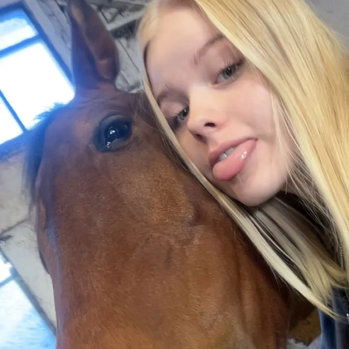 💕LEAH💕
