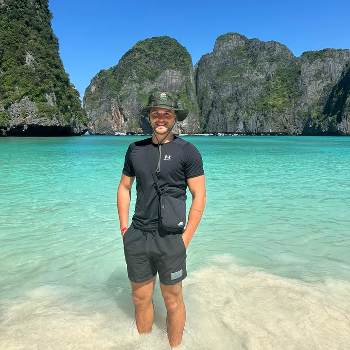 Tom | Travel Vlogs