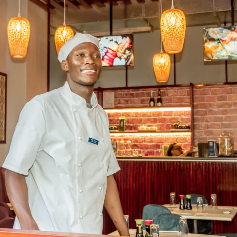The Moyoz: Sushi & Vlogs