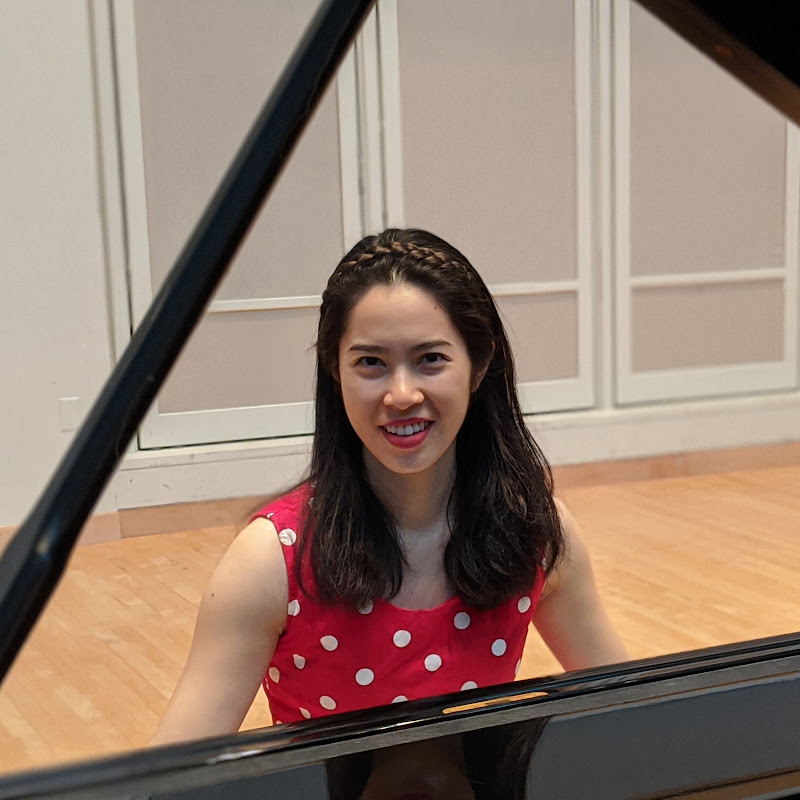 Wandering pianist