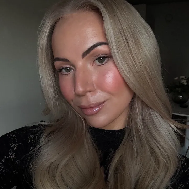 JENNI TUOMINEN