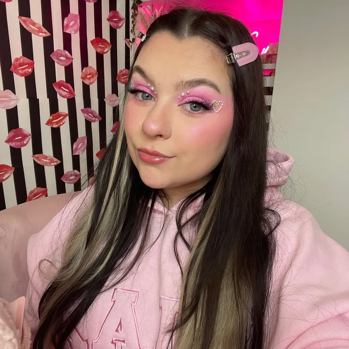 Em | crueltyfreecruella 🐰🖤
