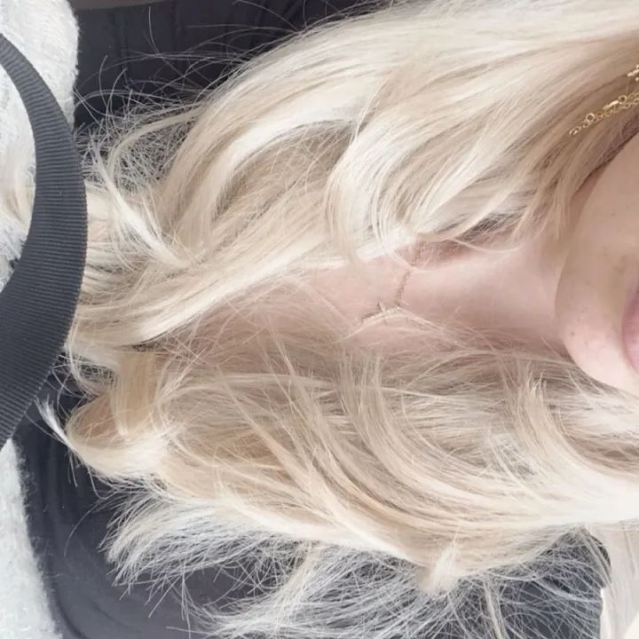 <3