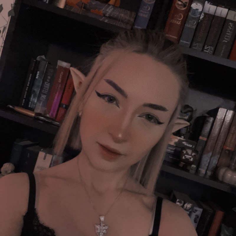 Luna ASMR