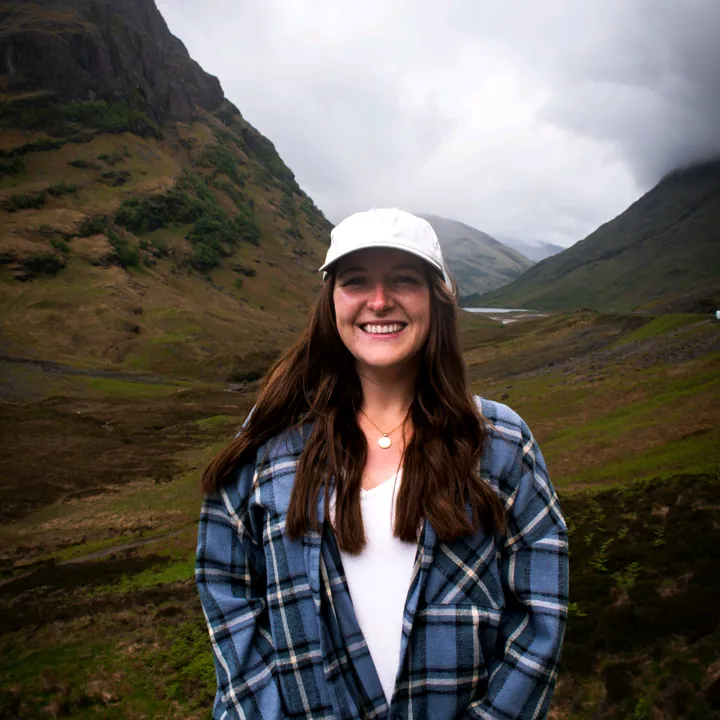 IZZY - Hiking|Outdoors|Travel