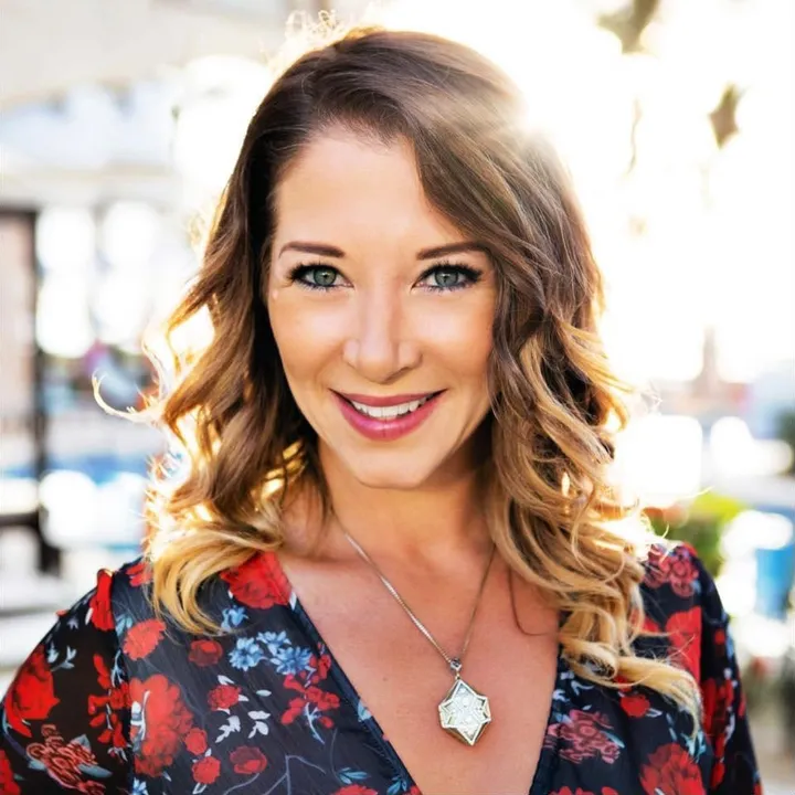 Christina• Business Strategist