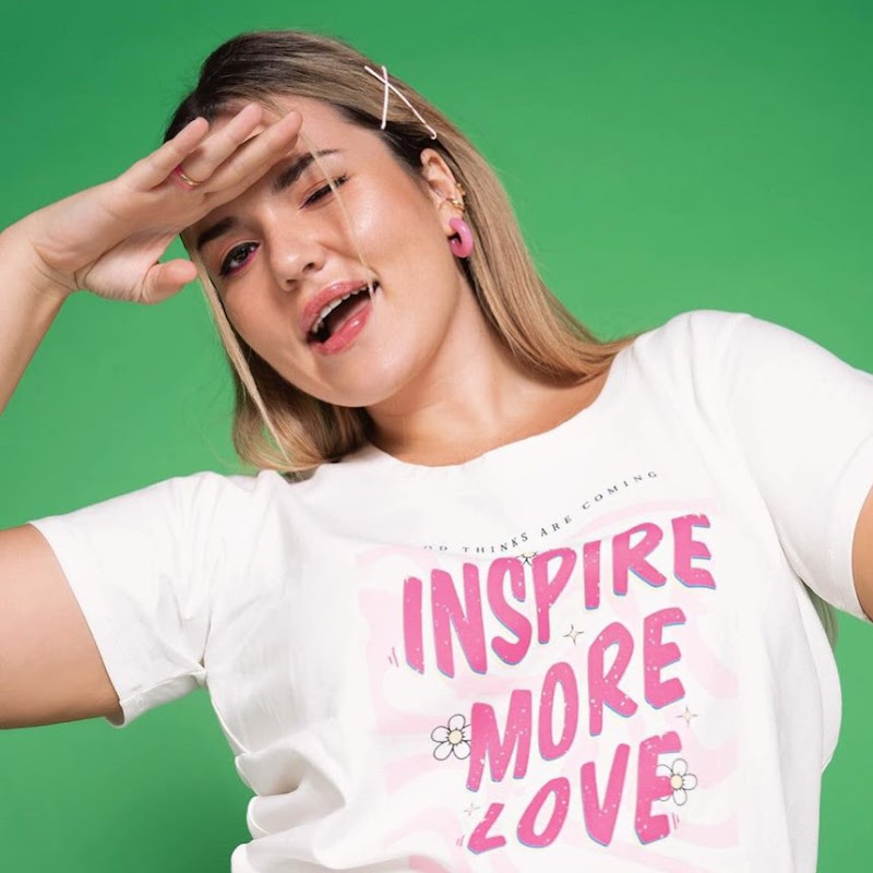 Holy Polly | PLUS SIZE CURVY MODEL