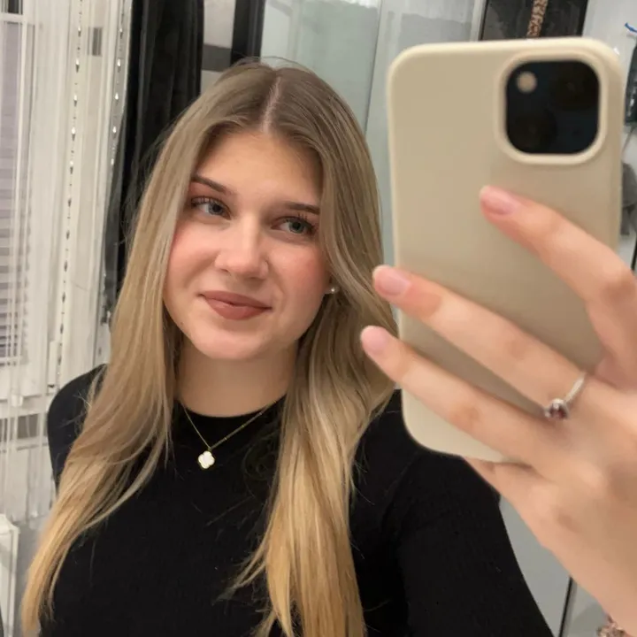 𝕖𝕞𝕖𝕝𝕪🦋