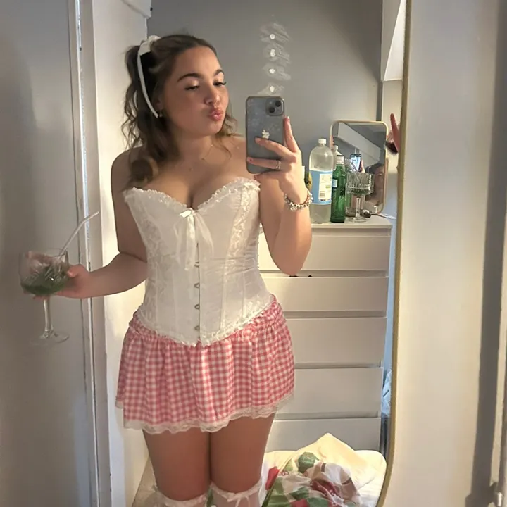 livvy loo 🍒
