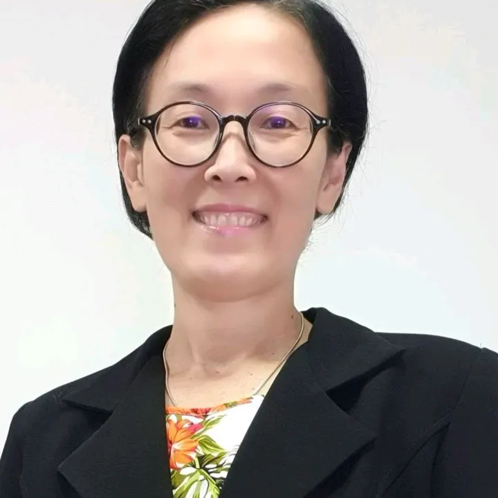 รัตน์ คนธรรมดี