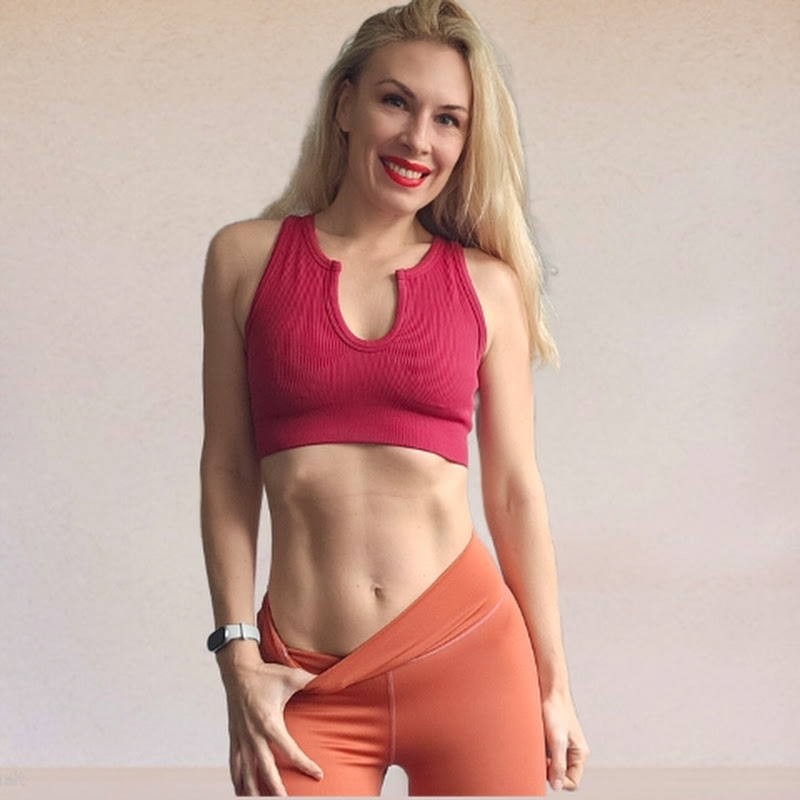 Anastasia Max - workout at home