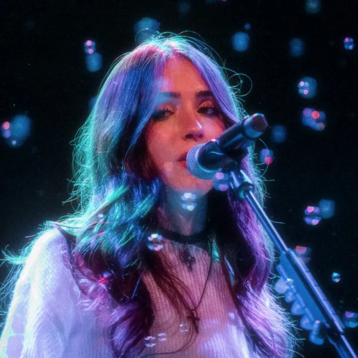 gabriela bee⋆˚꩜｡ᯓ★