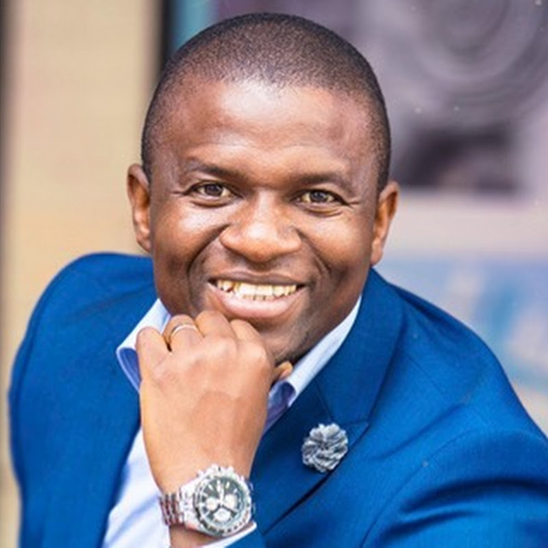 Dr Samuel Ekundayo