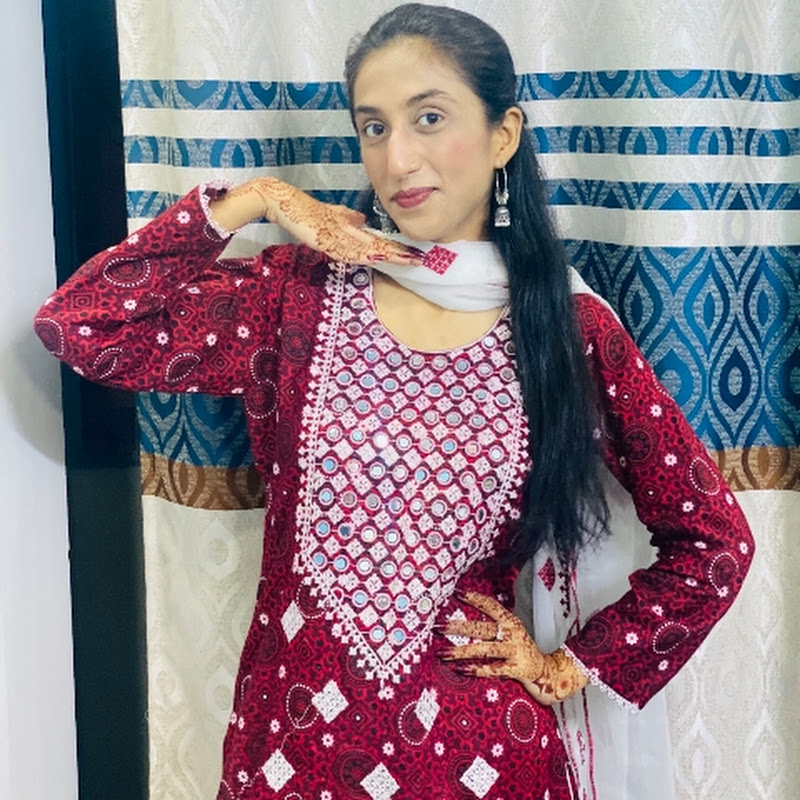 Mimi Khan vlogs