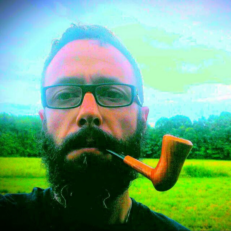 Moreno Fumando la Pipa