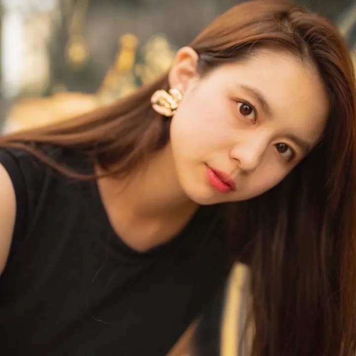 Rie Ayase (綾瀬りえ)