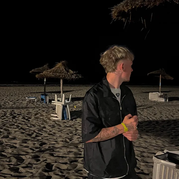 Aaronpirouu