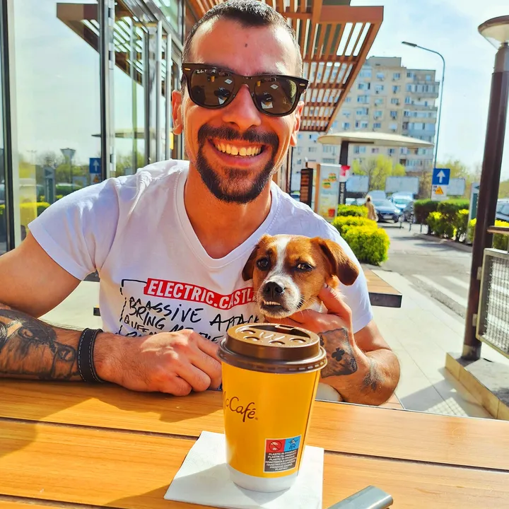 Alexandru🐕🖐