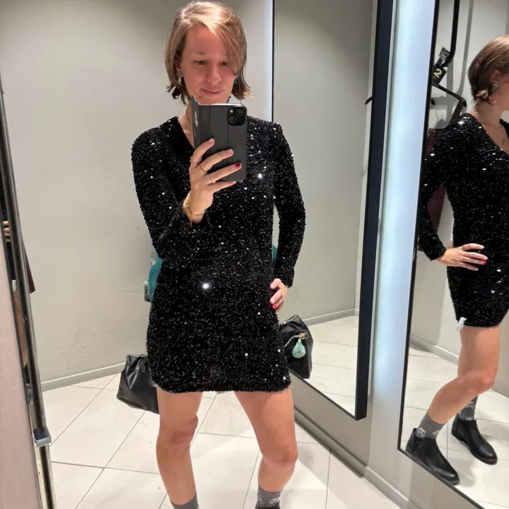 V Fashion- The Dunnes Queen