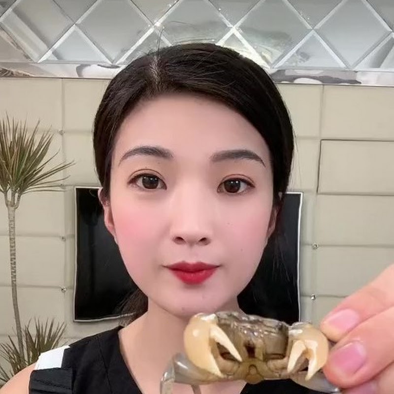 Ravy Eating ASMR