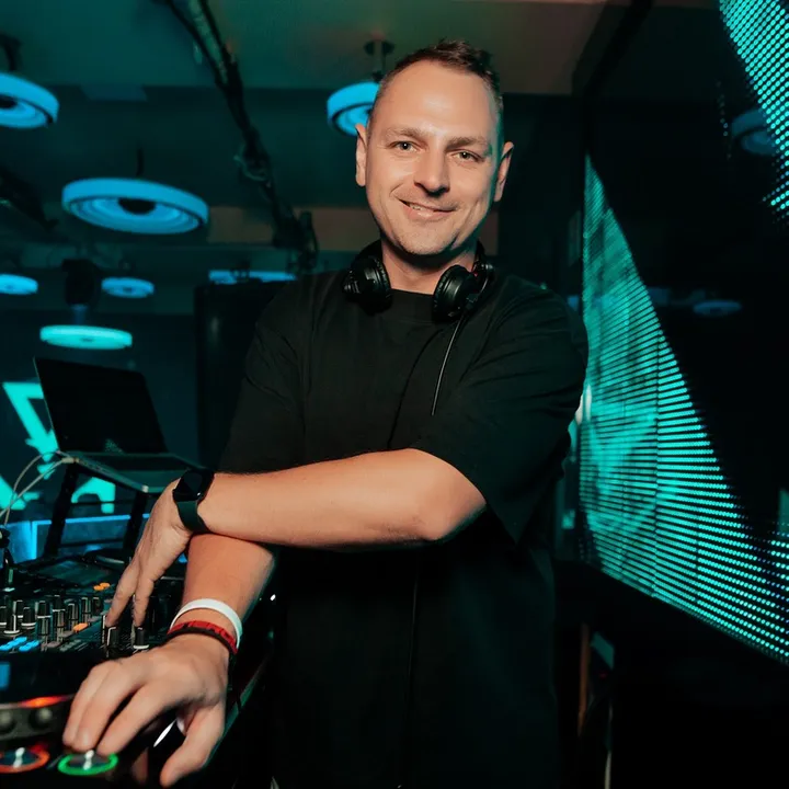 DJ TRIKS
