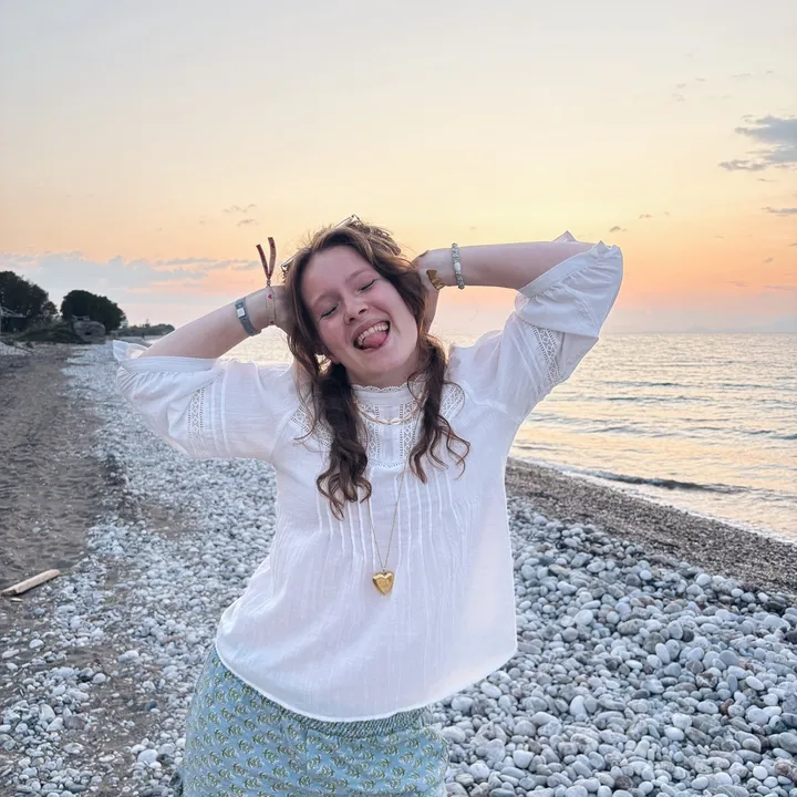 𝐒𝐎𝐏𝐇𝐈𝐀