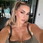 Liv 🎀 | coffee & cocktail girl