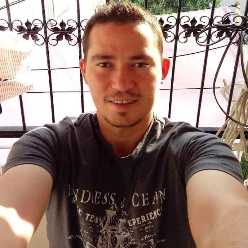 Ömer Faruk'la Herşey