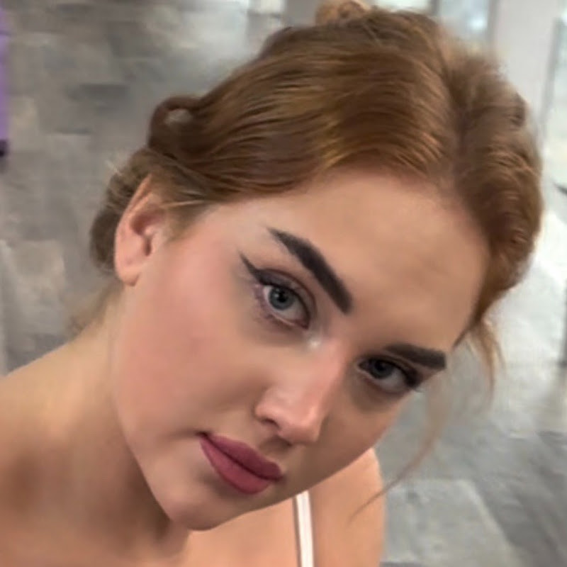 Elis Demure