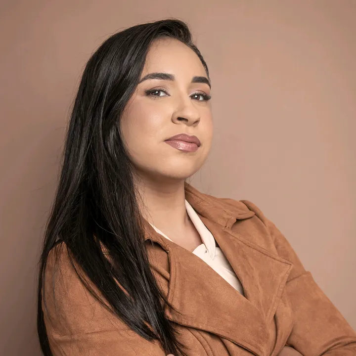 teacher Juliana Lemos