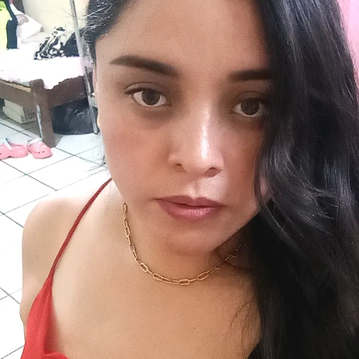 Adrianna Velánuz