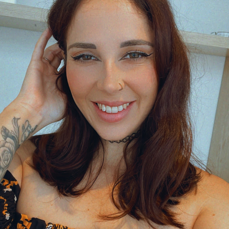 Elisa Whispers ASMR