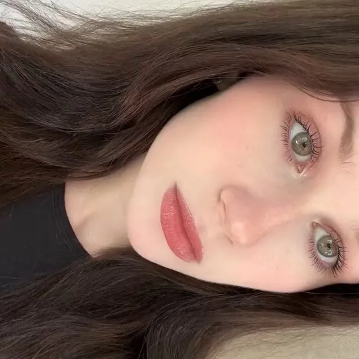 Flo ⋆˙⟡