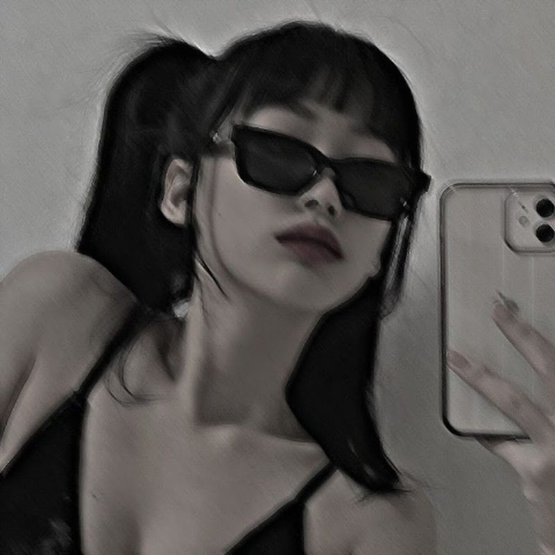 𝙌𝙐𝙀𝙀𝙉𝙓𝙀𝙈𝙈𝘼