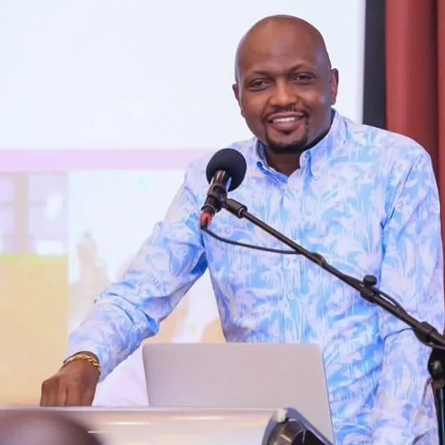 Hon_Moseskuria