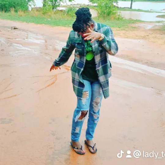 ladytee-1684