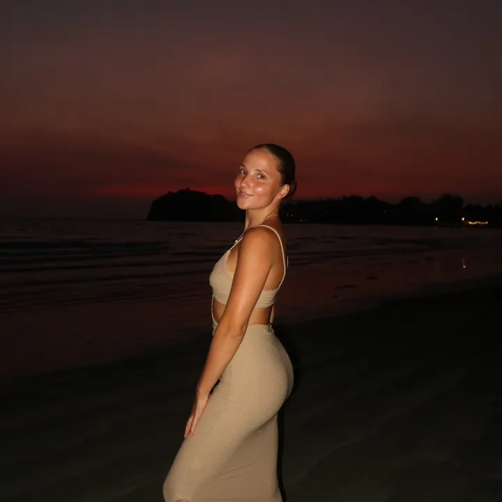 Zoe | Travel Creator