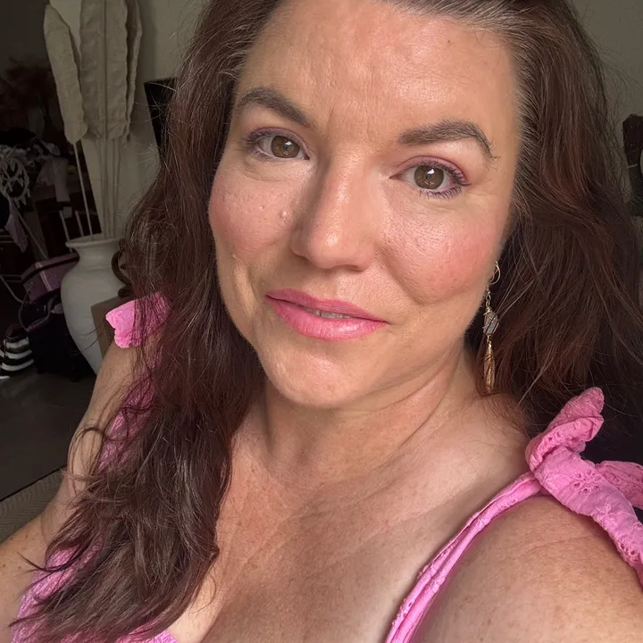 Liz — Dresses, makeup & fun