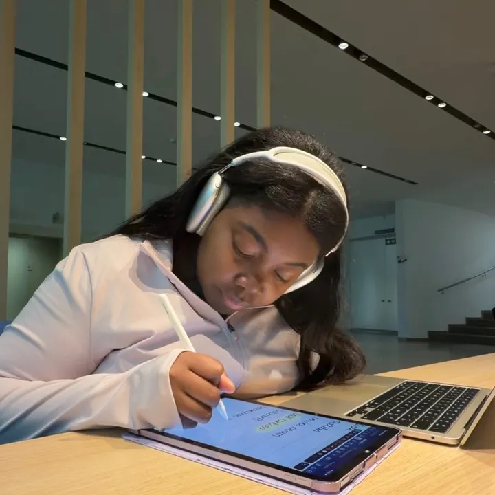 Véro Litofe | student creator