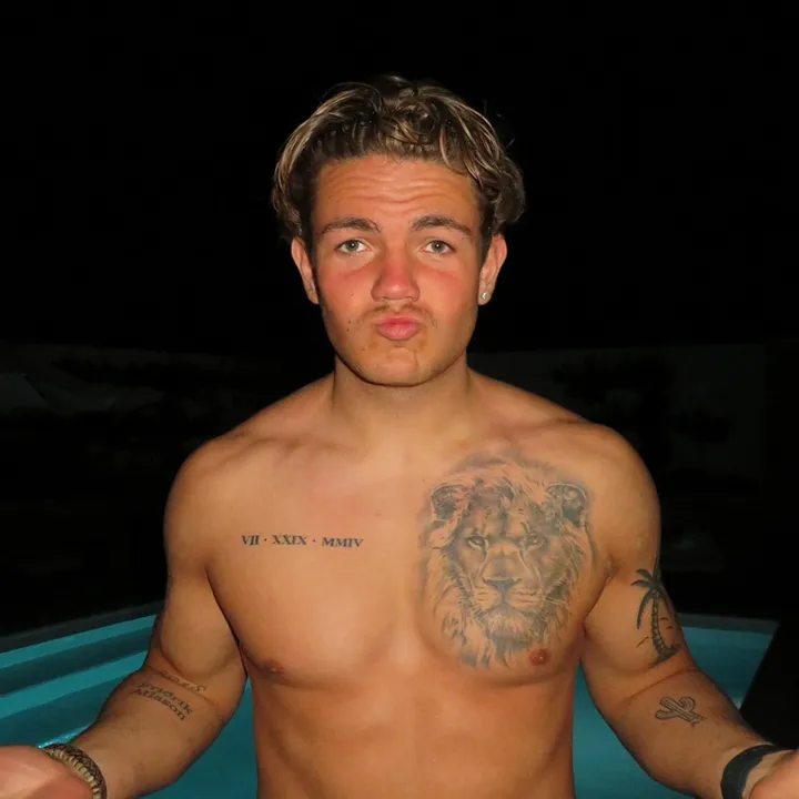 Elvar Aron