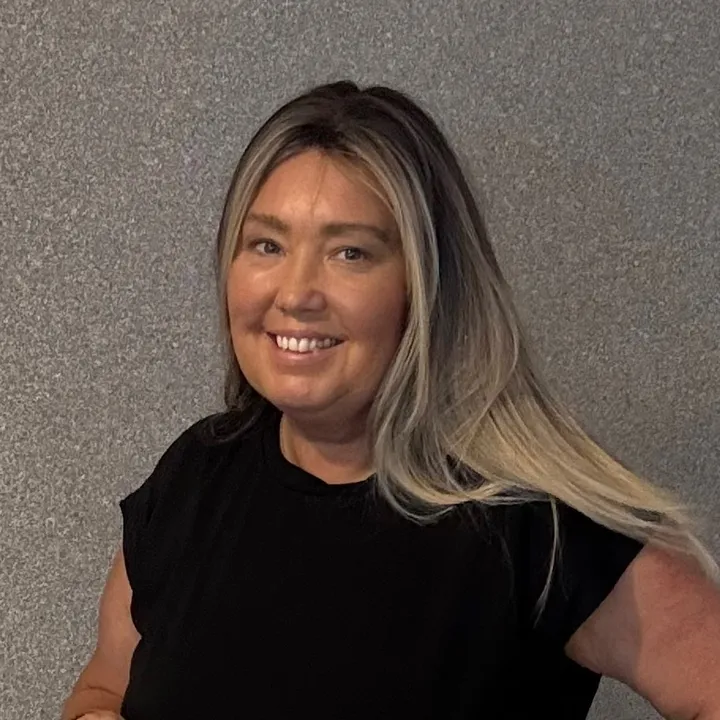 Ang (Wigs and wellness)