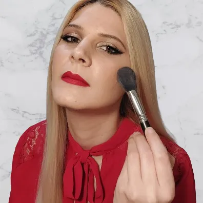 Effie Anast mua