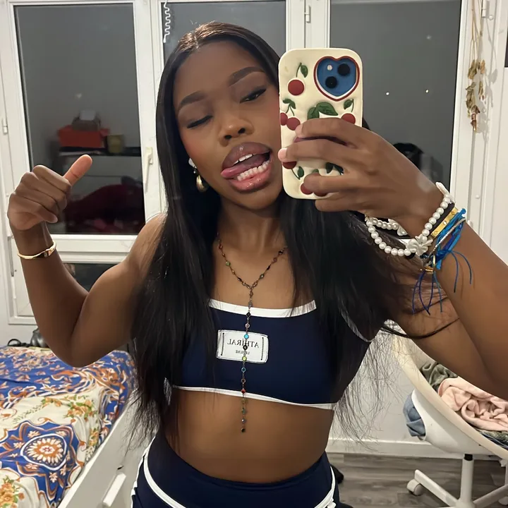 Mm2t👩🏽‍❤️‍💋‍👩🏽