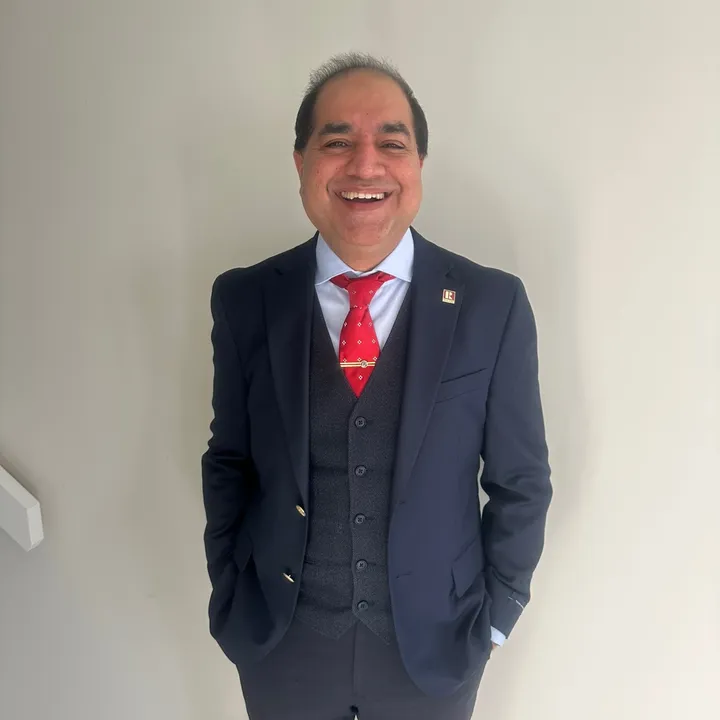 Umar Hayat 🇨🇦  🇺🇸