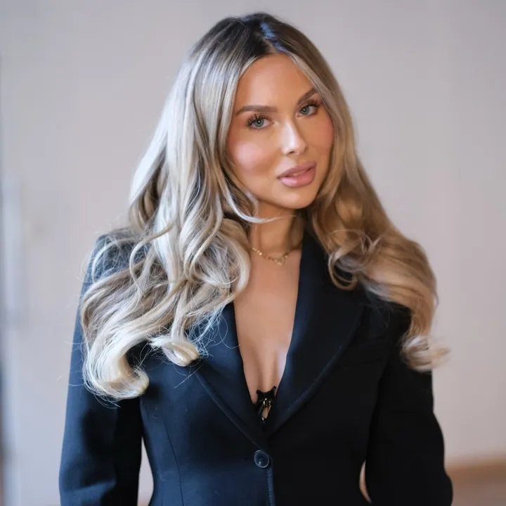 Sophia | Elegant Fashion Inspo
