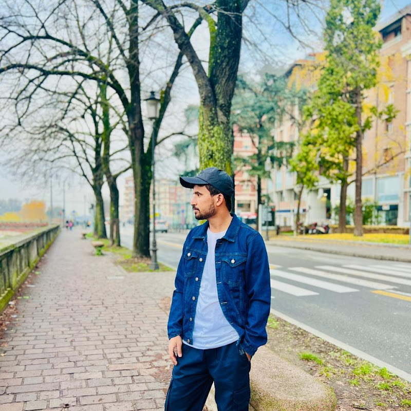 Zubair Barozai in Italy