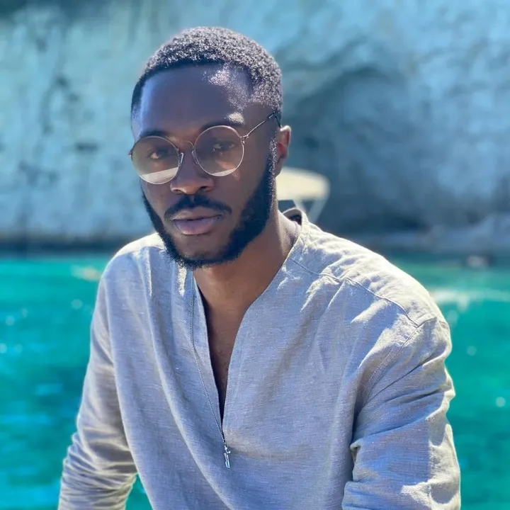 leye | travelling somewhere ✈️