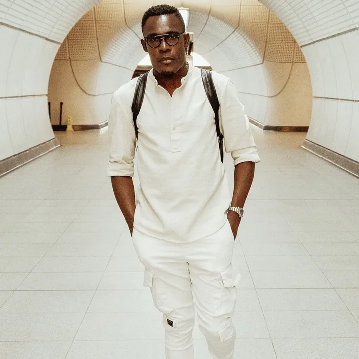 Peter Komolafe 🇬🇧